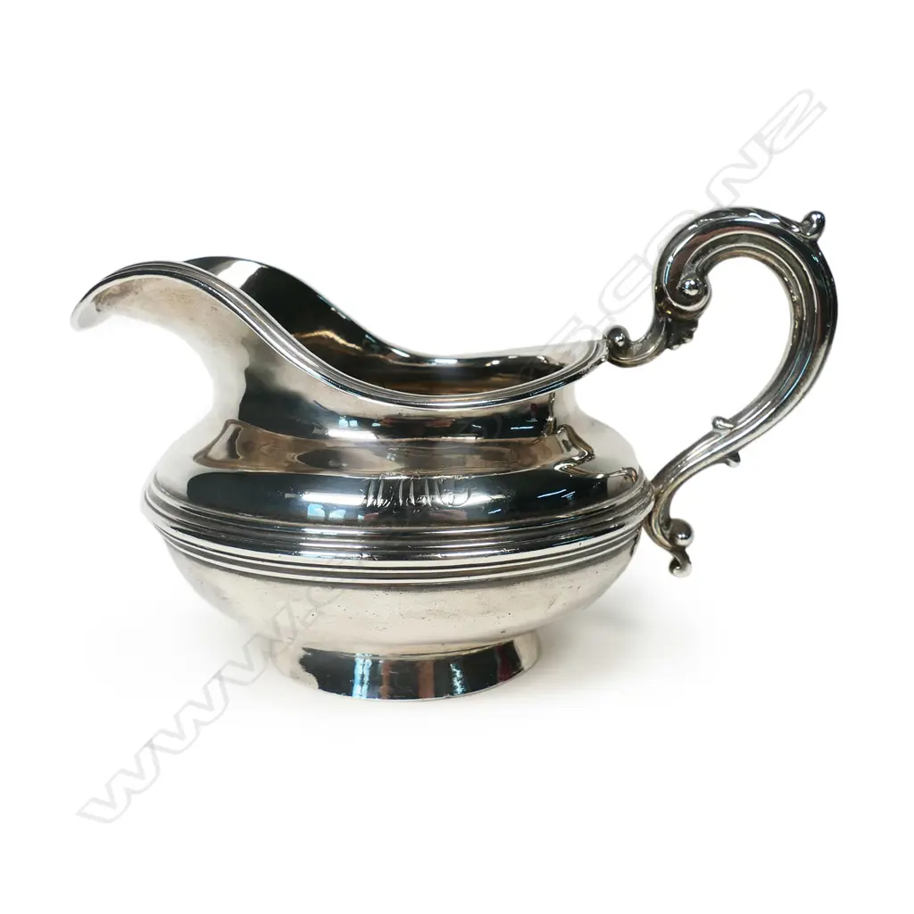 An Irish William IV silver milk jug, Image 1++