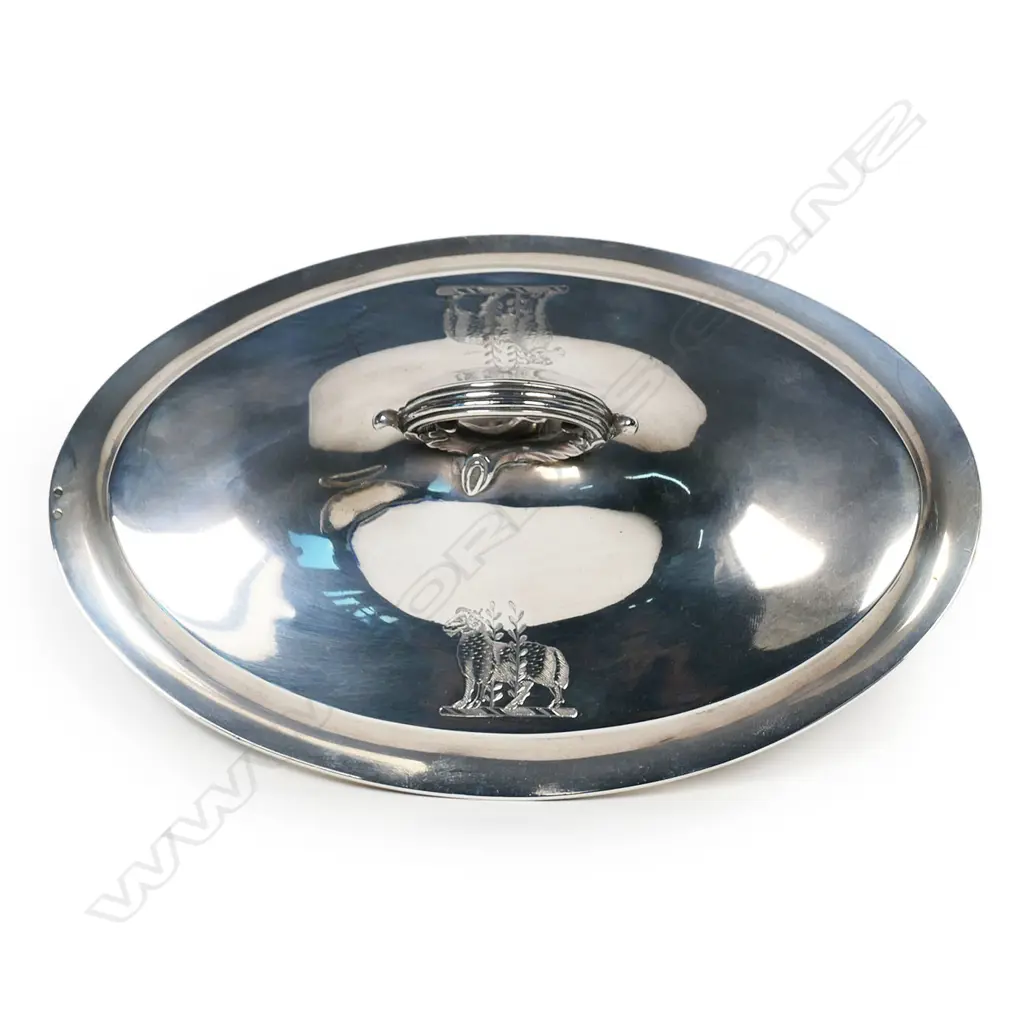 A George III/Regency elegant sauce tureen, Image 1++