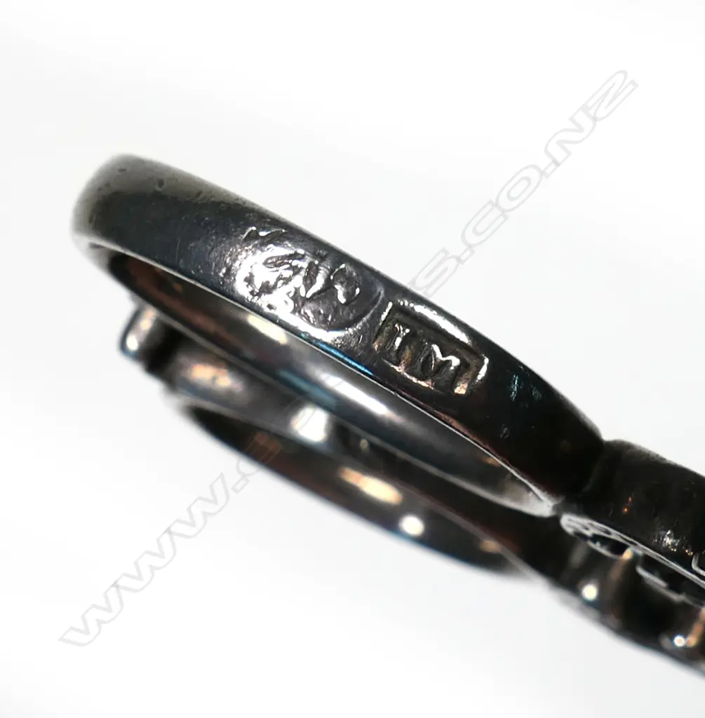 A pair of Irish silver sugar nips, Image 1++