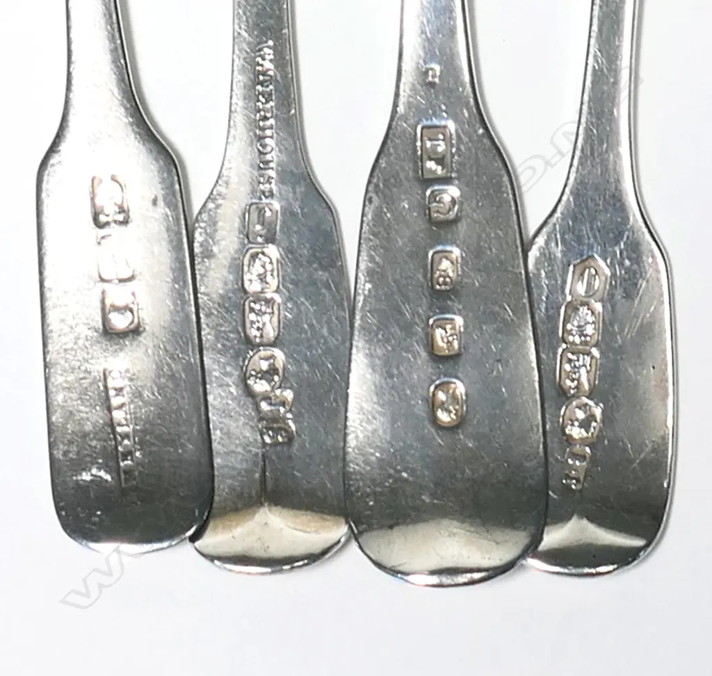 Four Irish silver condiment spoons, Image 1++