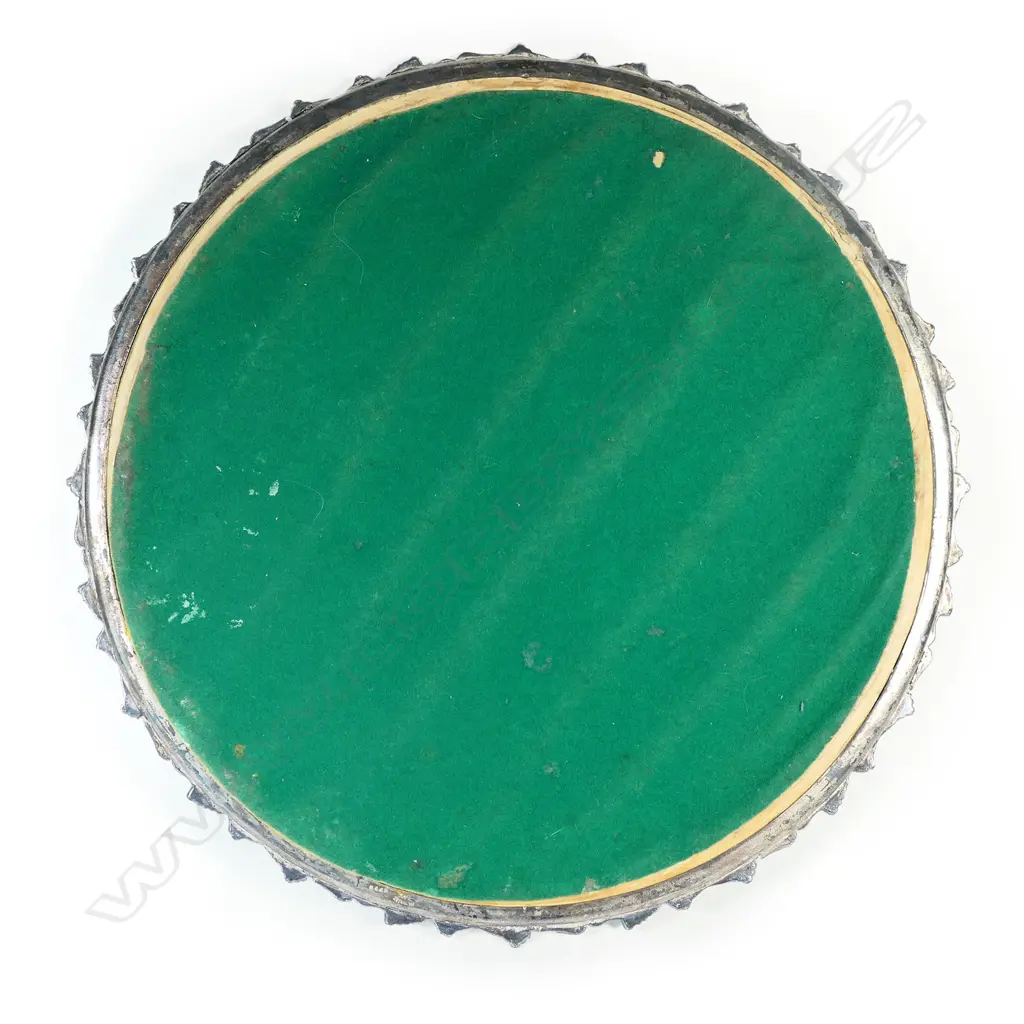 A silver-plated cake stand with mirrored plateau Image 1++