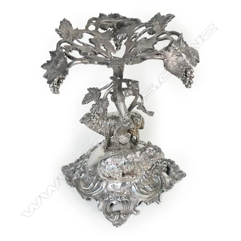 A silver-plated cake stand with mirrored plateau Image 1++