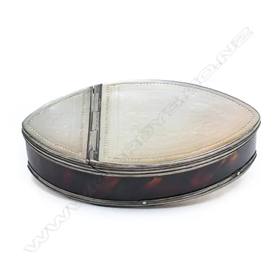 A quality 19thC mother-of-pearl and tortoiseshell snuff box,