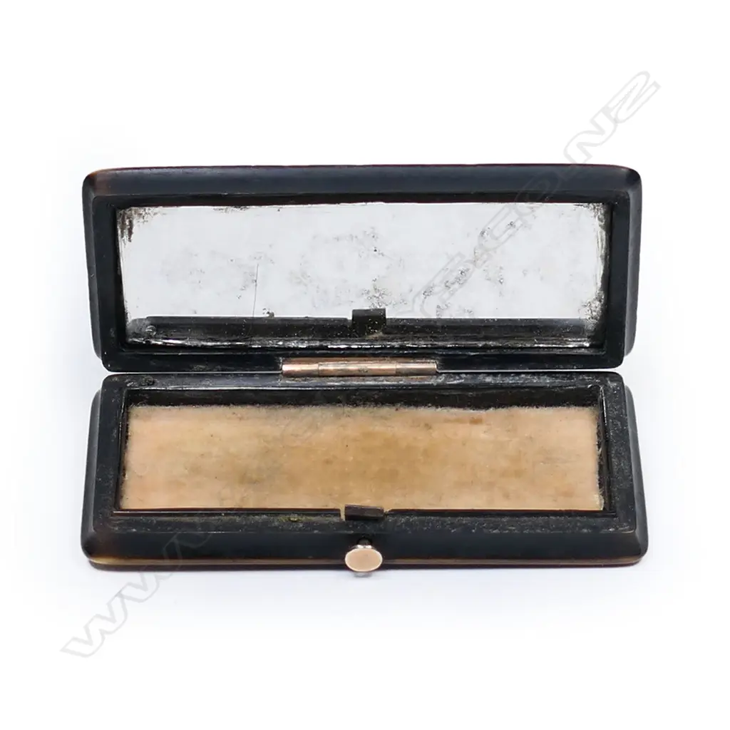 A George III carved horn patch box, Image 1++