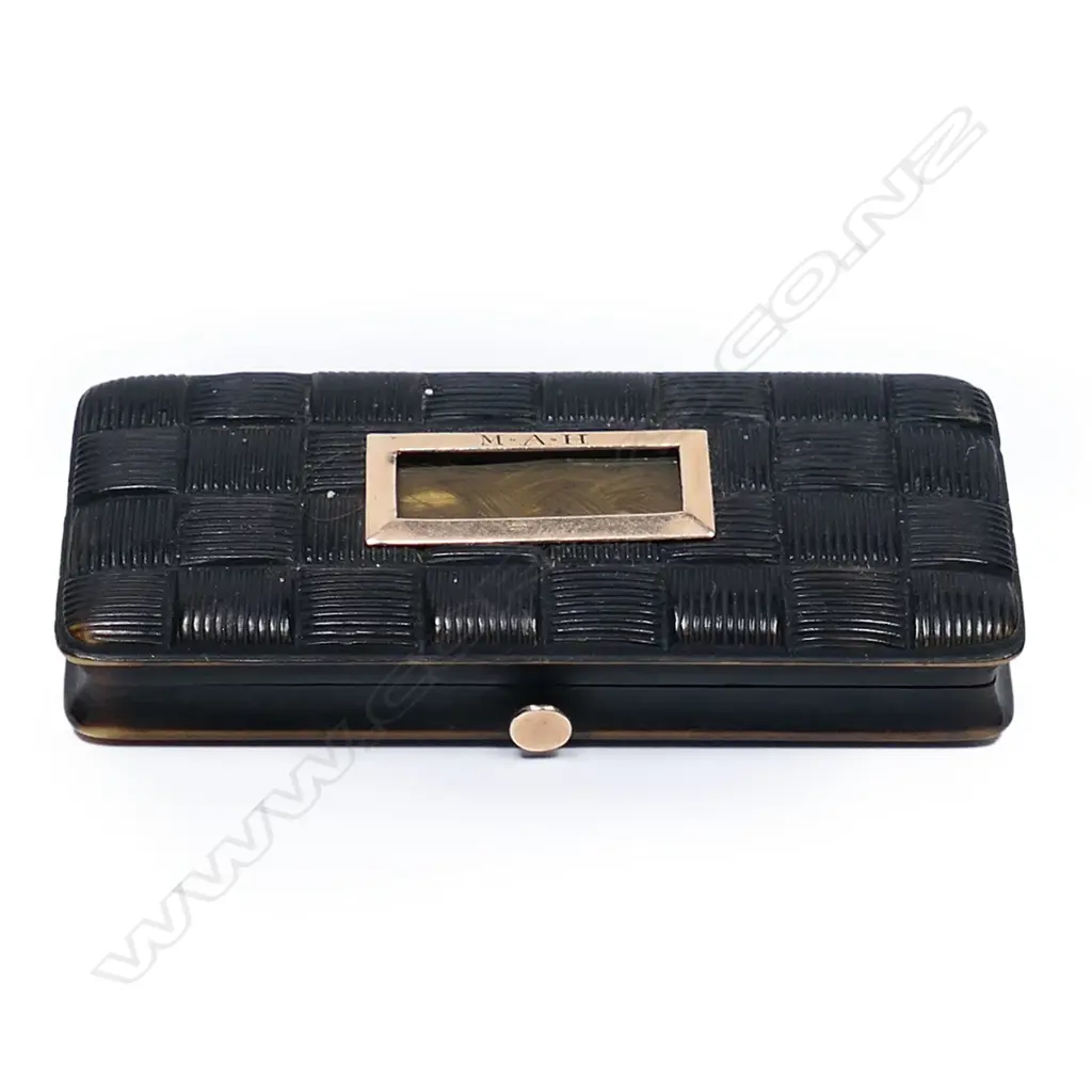 A George III carved horn patch box, Image 1++