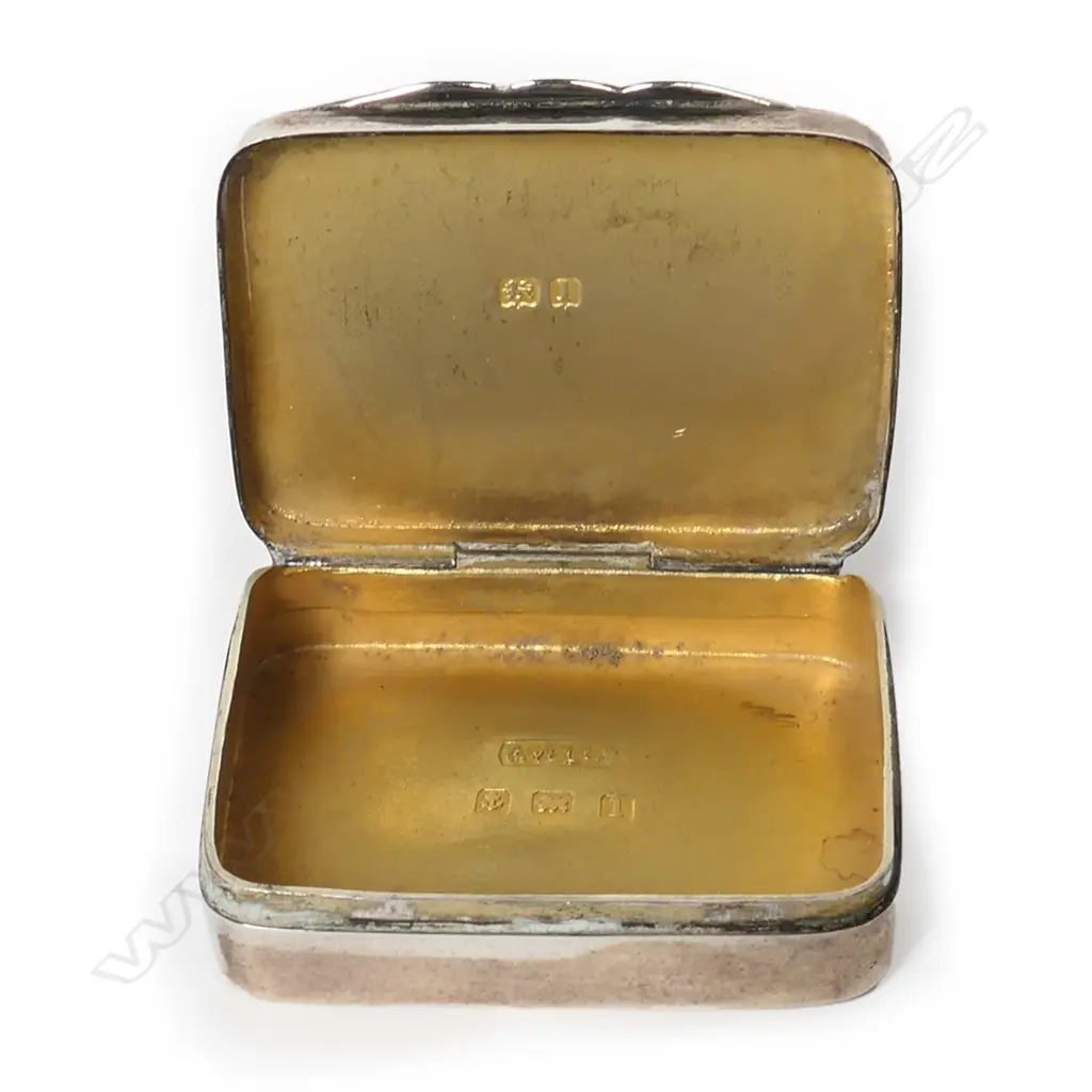 A late Edwardian silver and enamel patch box, Image 1++