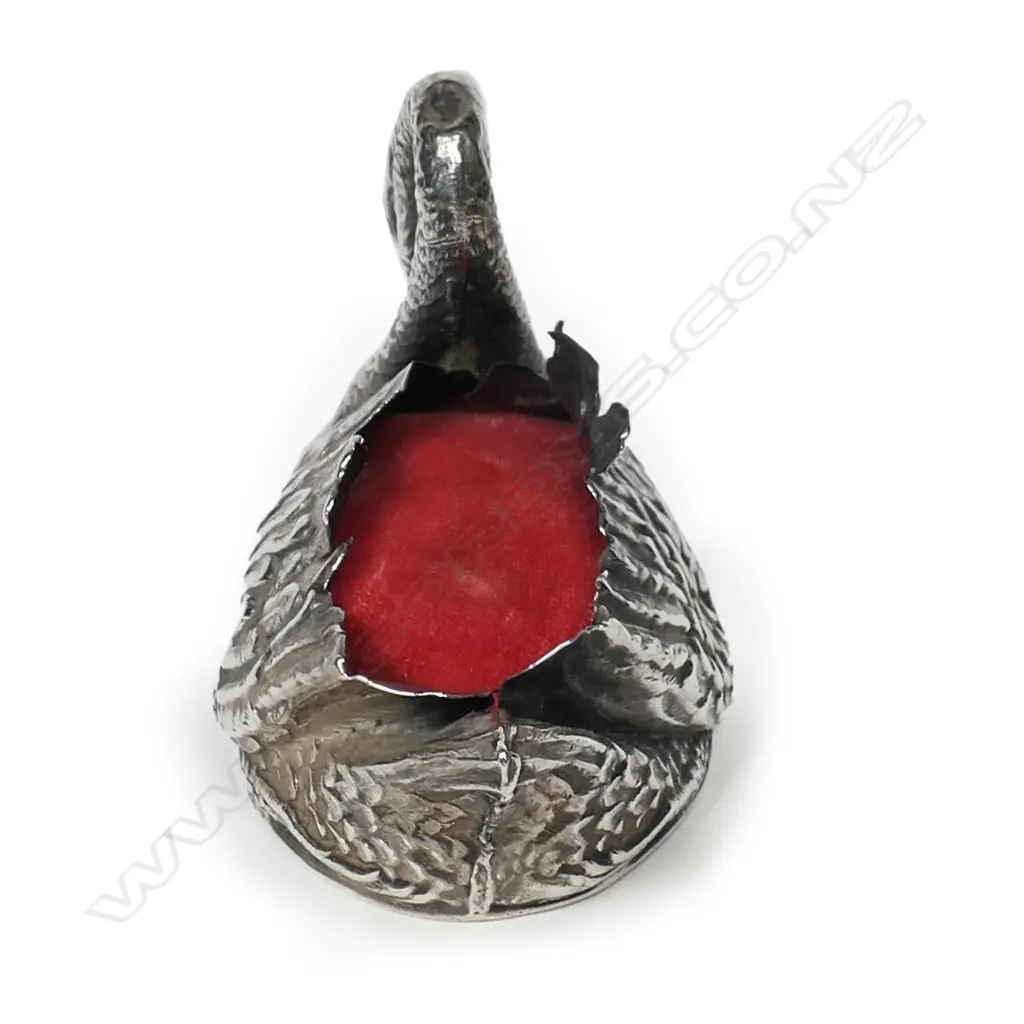 A novelty silver pin cushion as a swan, Image 1++