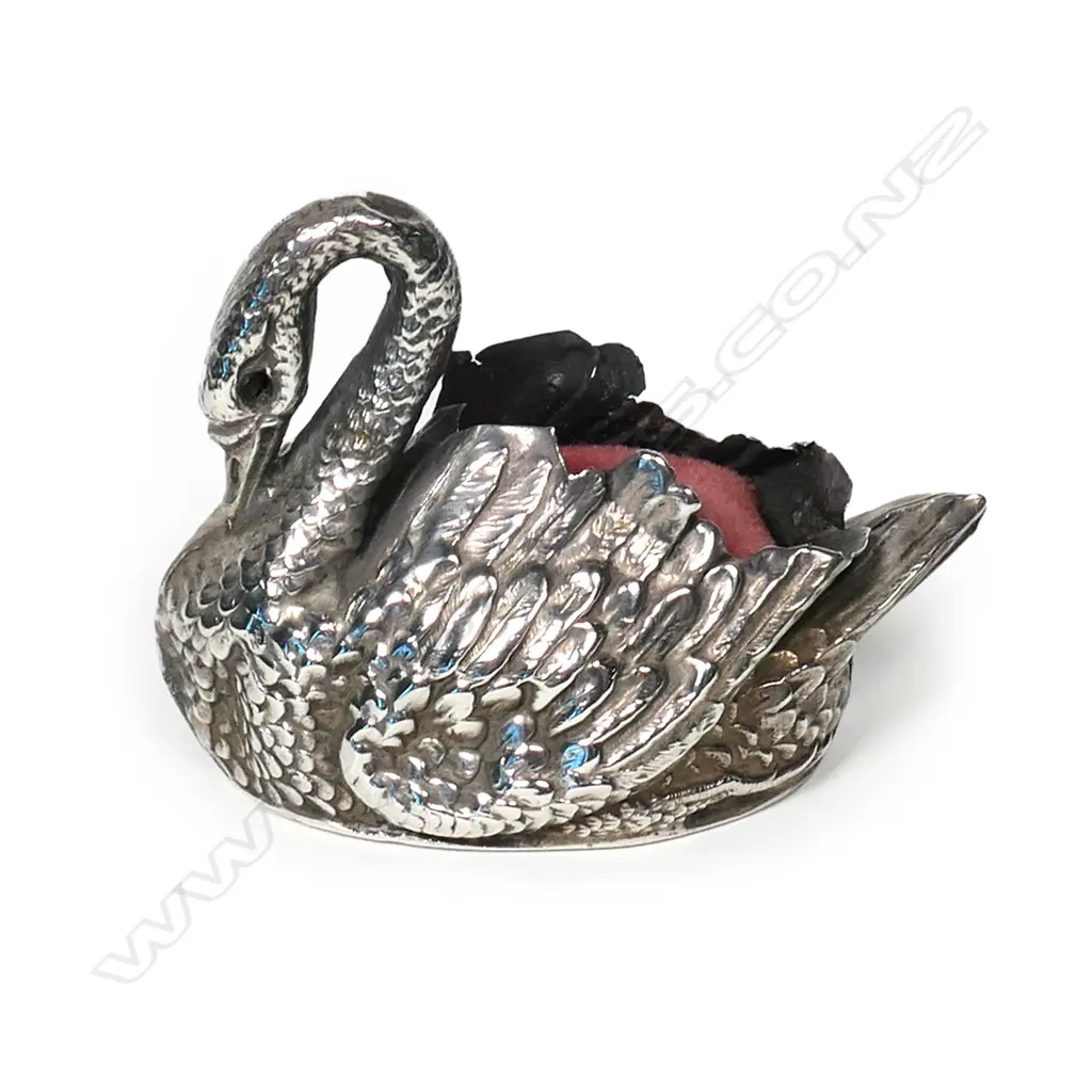 A novelty silver pin cushion as a swan, Image 1++