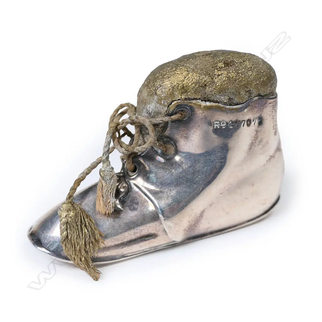 An Edwardian silver boot form pin cushion, Image 1++