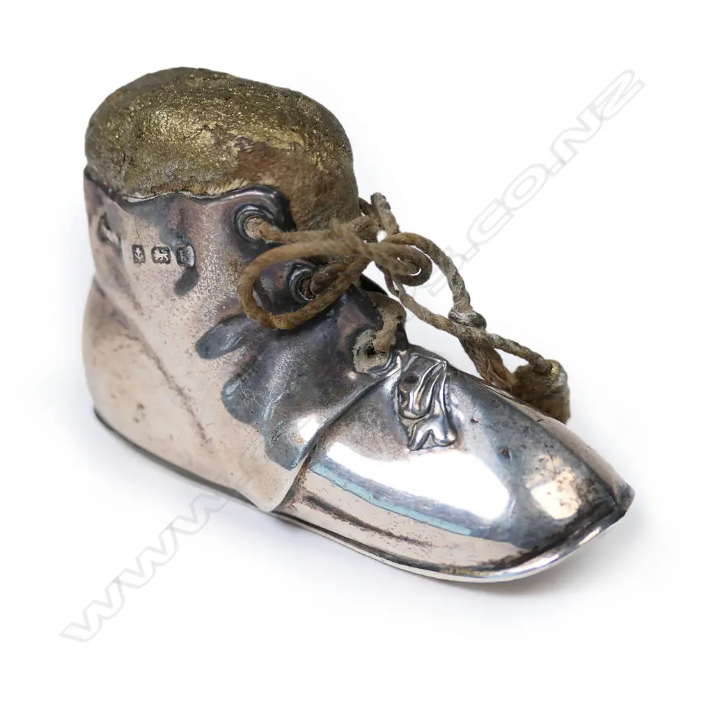 An Edwardian silver boot form pin cushion, Image 1++