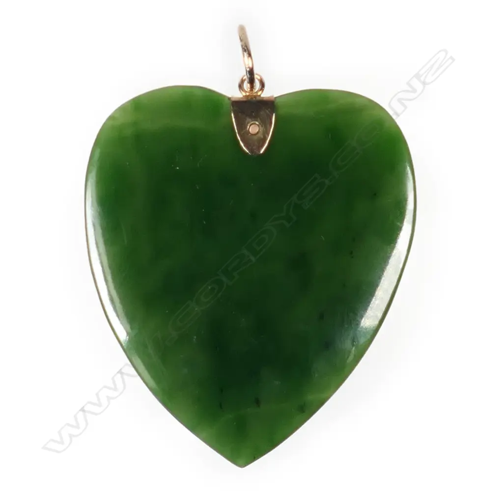A colonial pounamu greenstone heart pendant, Image 1++