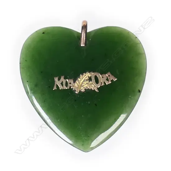 A colonial 9ct gold and pounamu heart pendant,