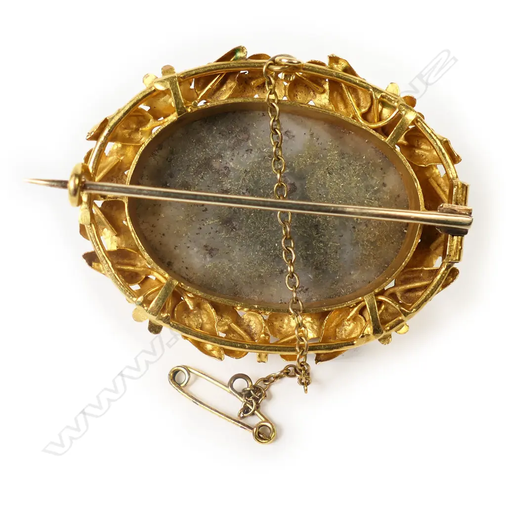 A quality 22ct gold and gold bearing quartz brooch, Image 1++