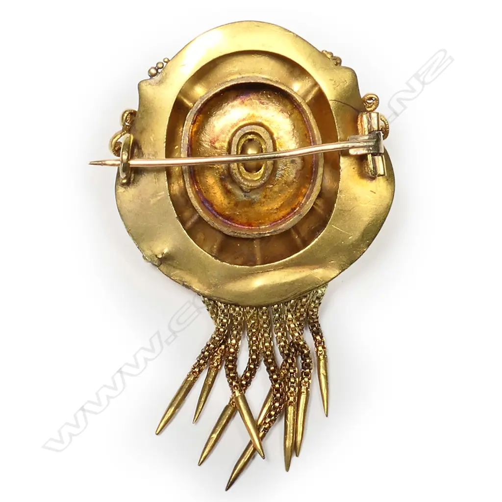 A Victorian 15ct gold Etruscan style brooch, Image 1++