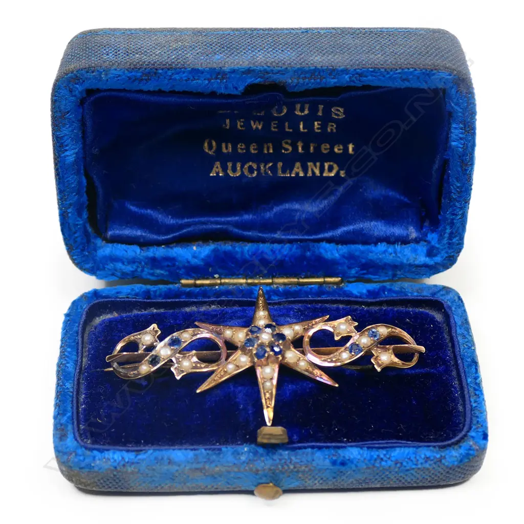 A Victorian 9ct gold sapphire and seed pearl brooch, Image 1++