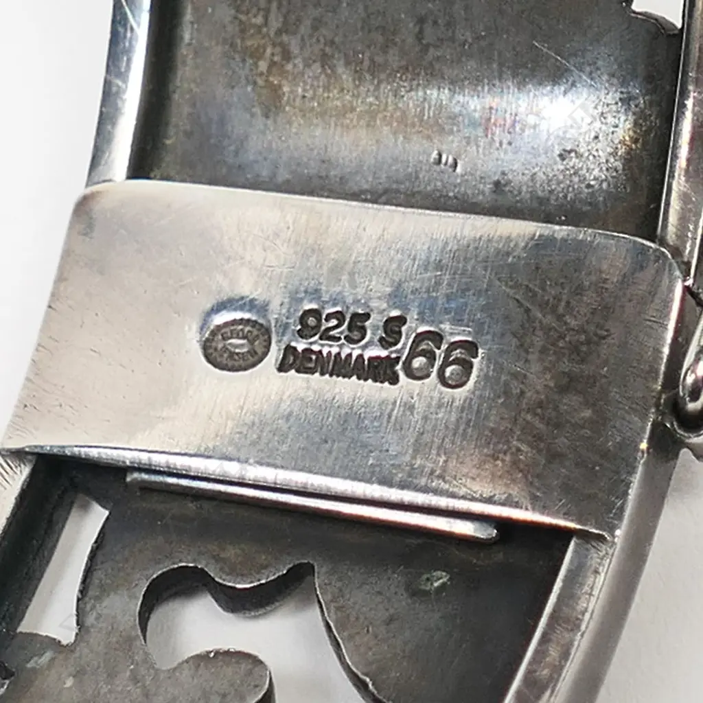 A vintage Georg Jensen solid silver Art Deco vine design hinged bangle, Image 1++