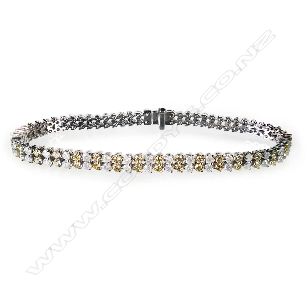 A 14ct white gold and diamond tennis bracelet, Image 1++
