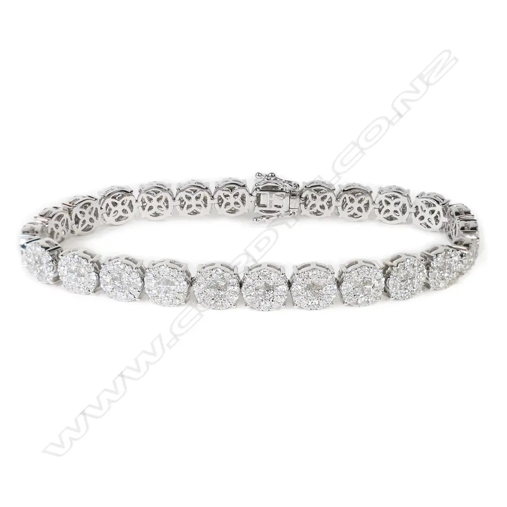 An 18ct white gold and multi cluster diamond bracelet, Image 1++