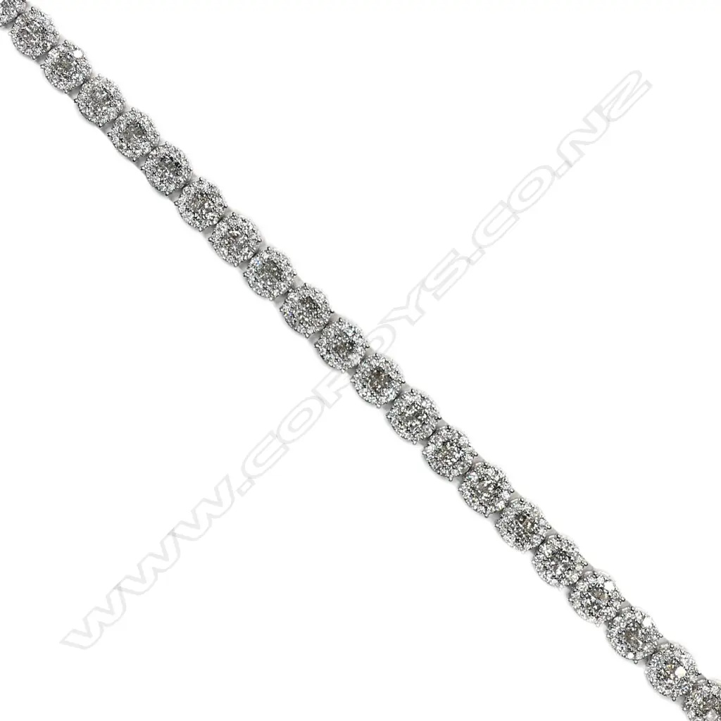 An 18ct white gold and multi cluster diamond bracelet, Image 1++