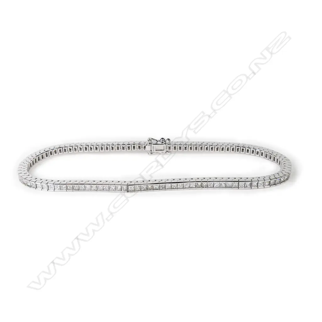 An 18ct white gold and diamond tennis bracelet, Image 1++