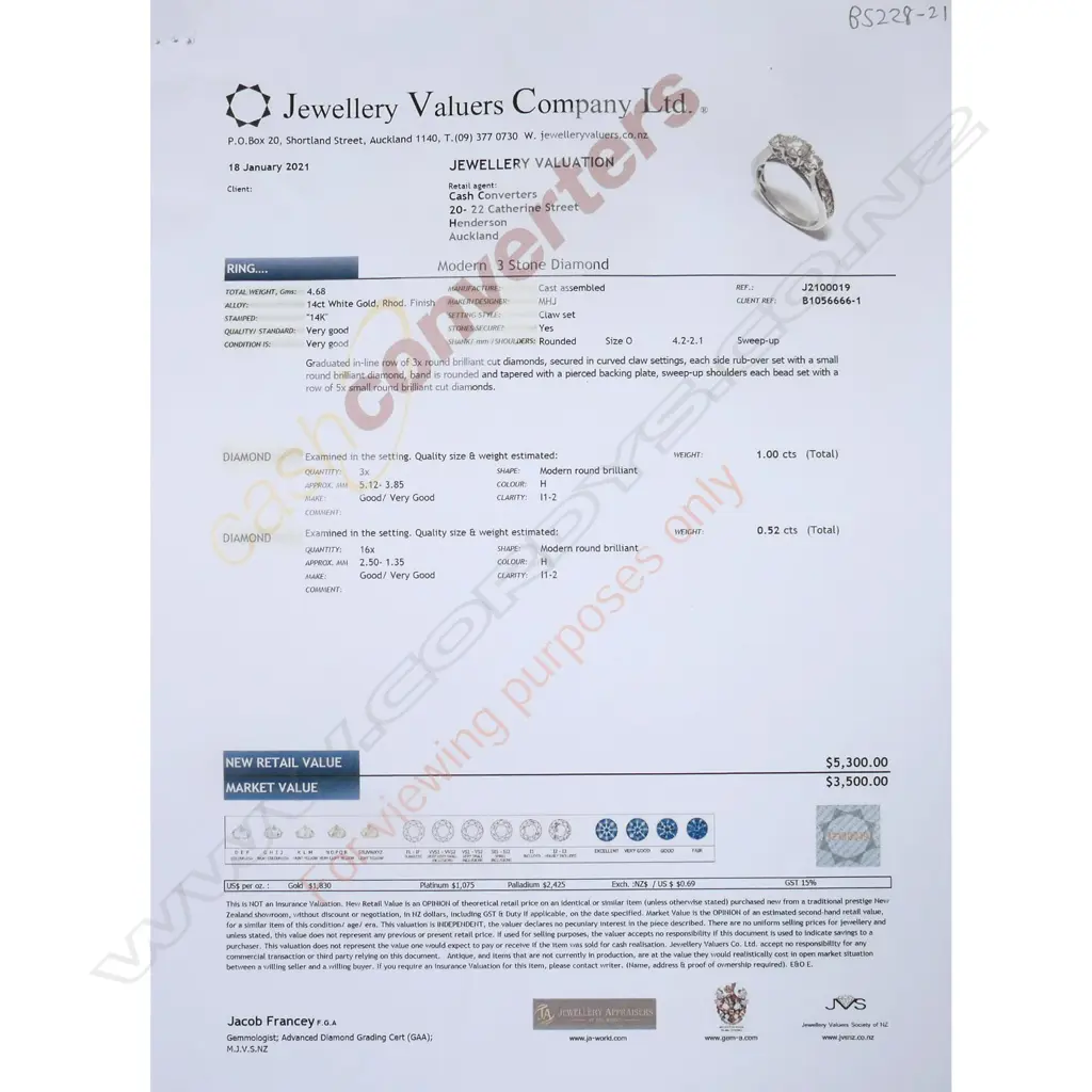 A 14ct white gold and diamond ring, Image 1++