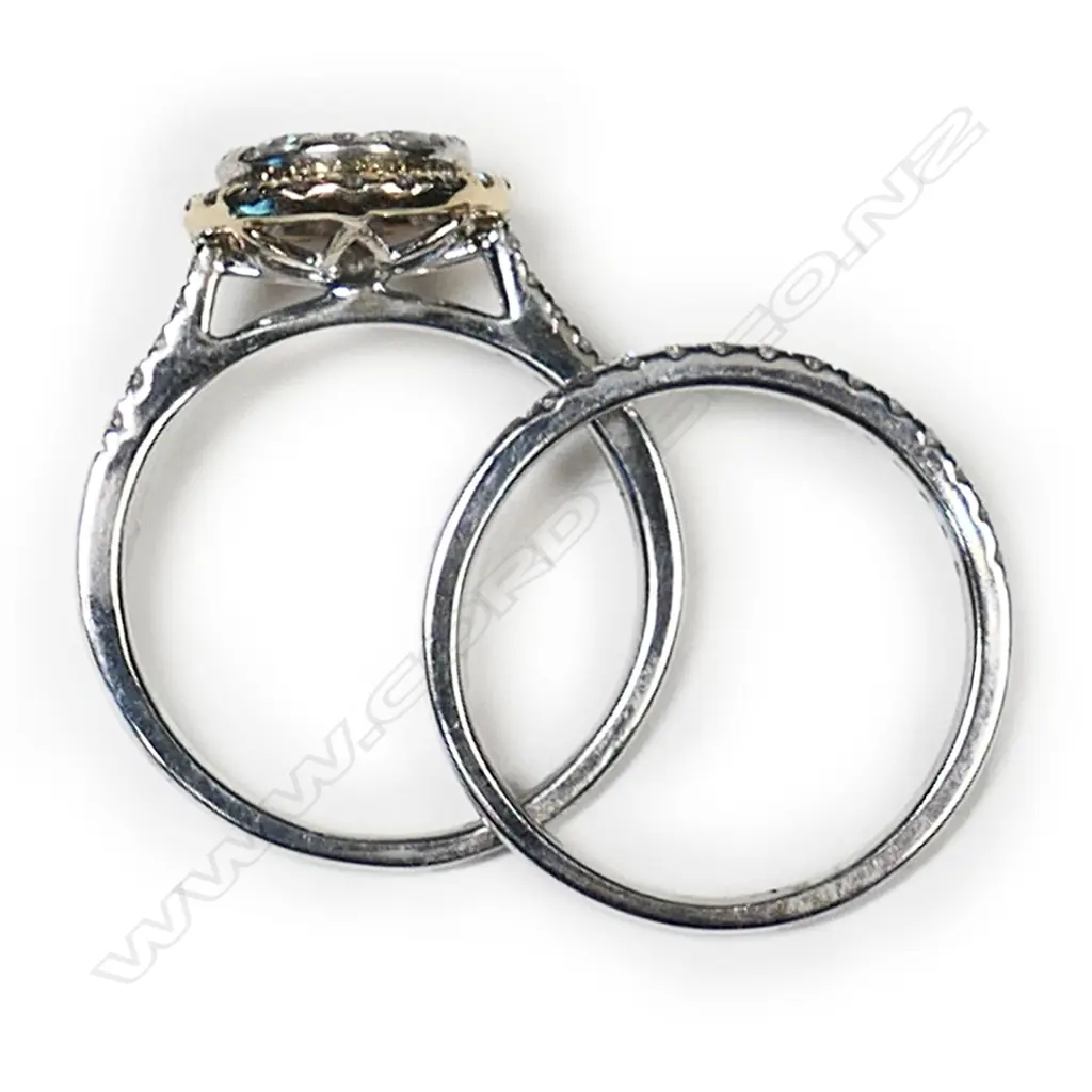 A 10ct white gold and diamond cluster ring set, Image 1++