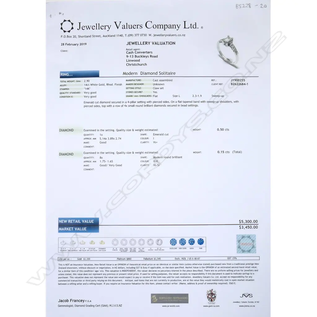 A 14ct white gold solitaire diamond ring, Image 1++