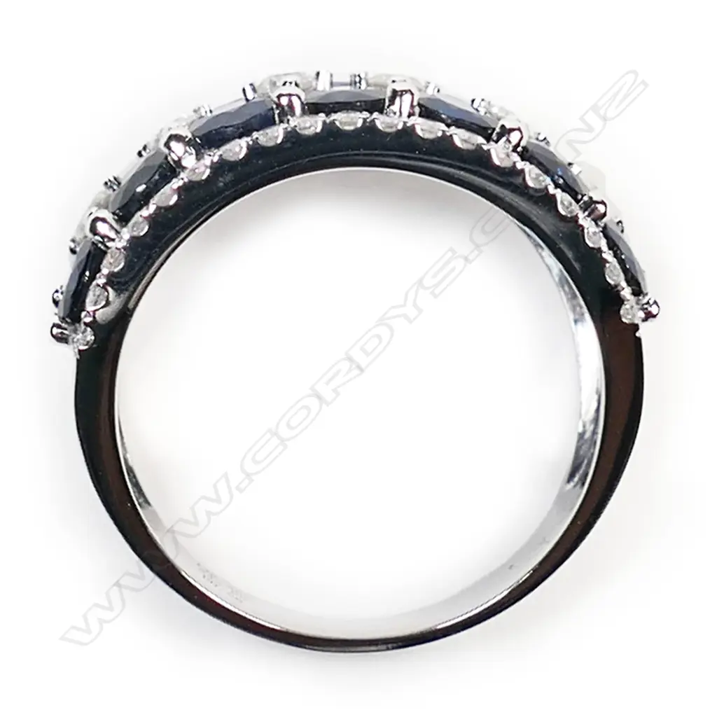 A 14ct white gold sapphire and diamond ring, Image 1++