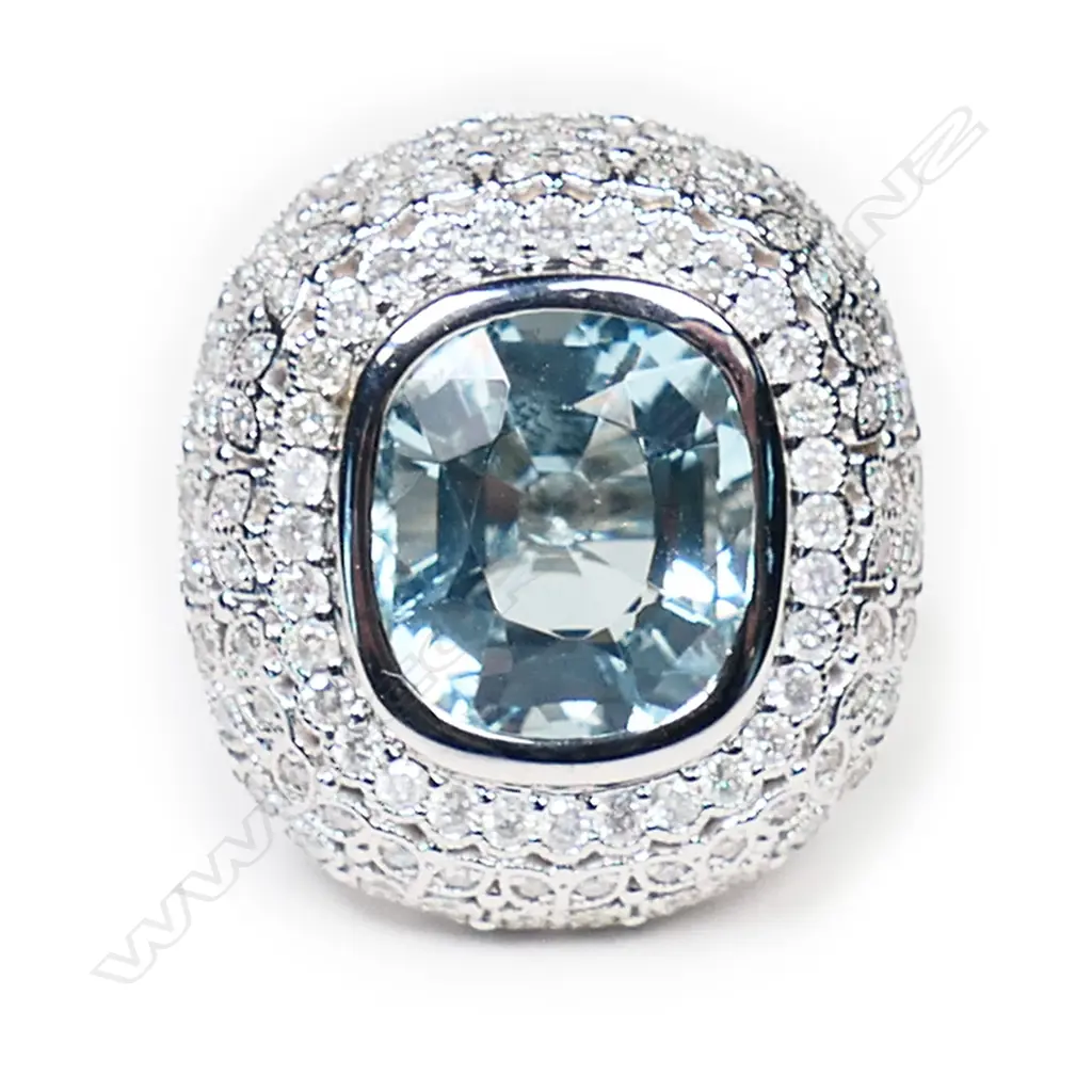 A 14ct white gold, aquamarine and diamond cluster ring, Image 1++
