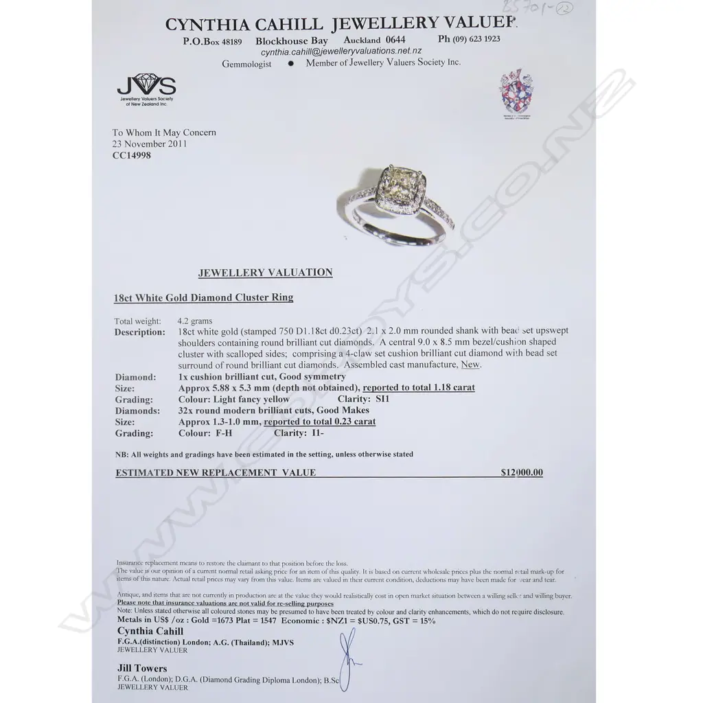 An 18ct diamond cluster ring, Image 1++