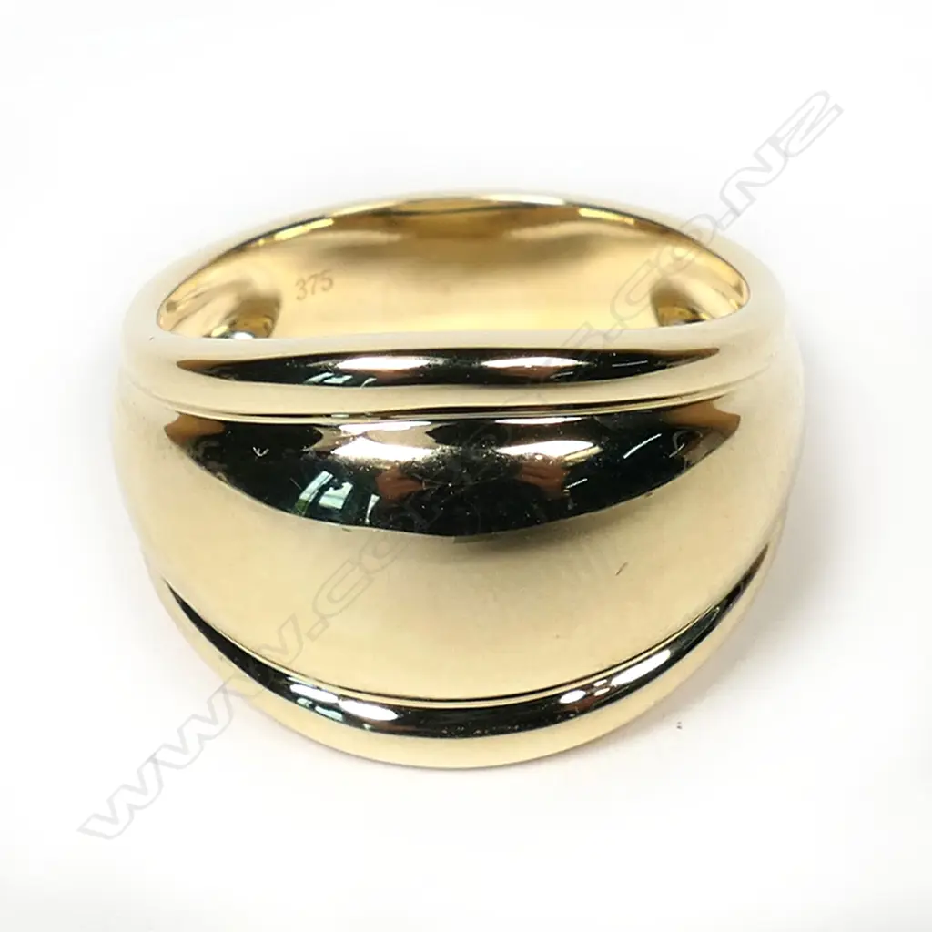 #A 9ct yellow gold (thumb) ring Image 1++