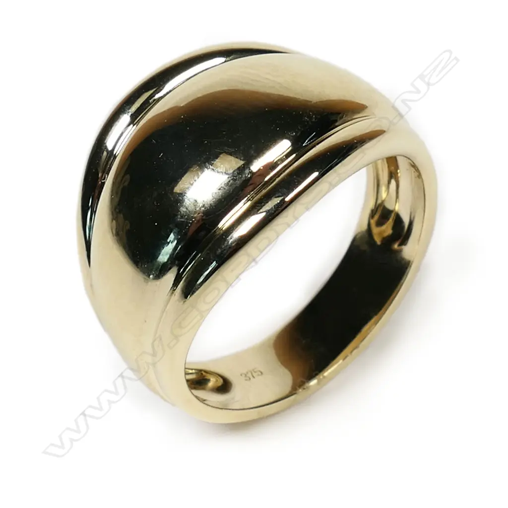 #A 9ct yellow gold (thumb) ring Image 1++