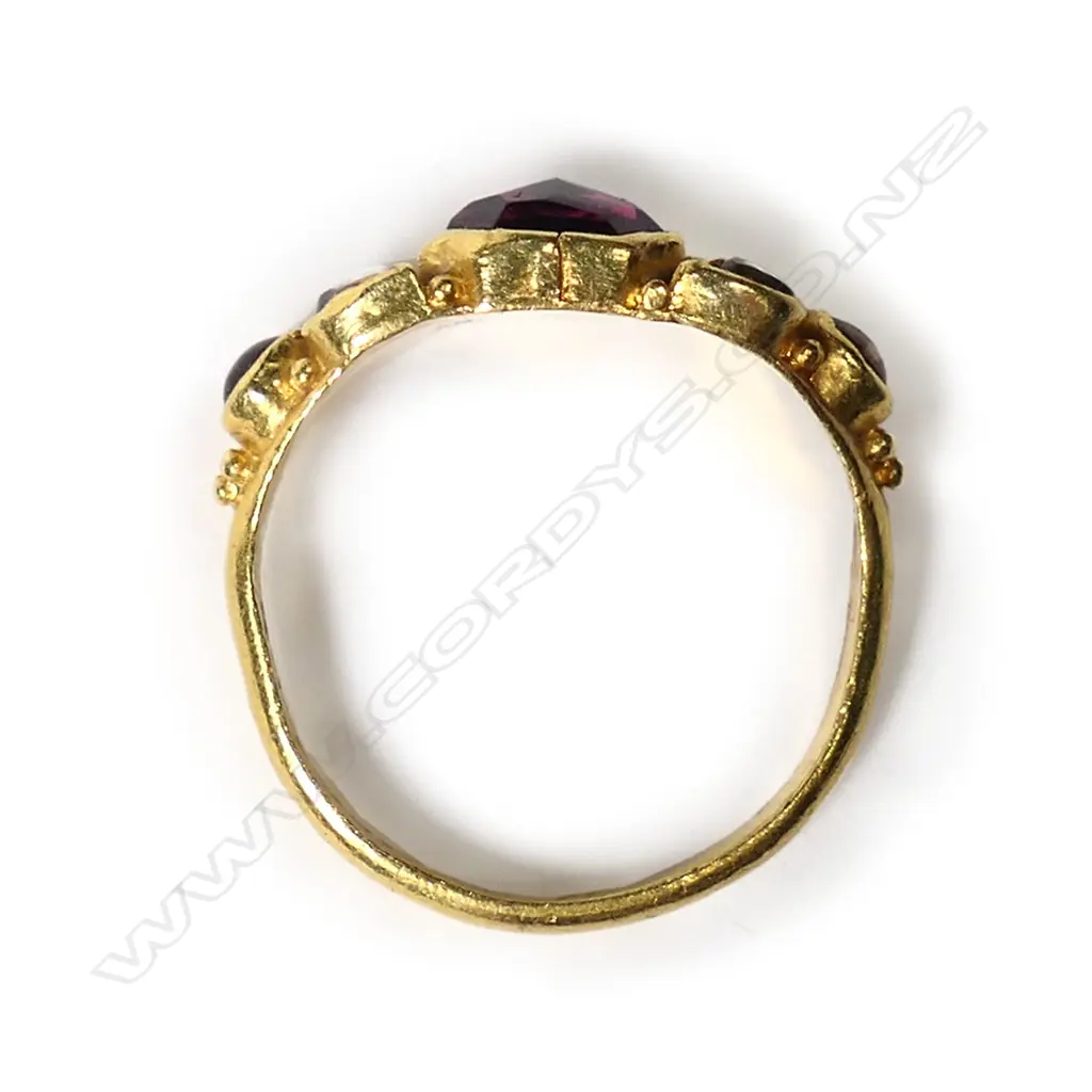 A Georgian 22ct gold ring, Image 1++