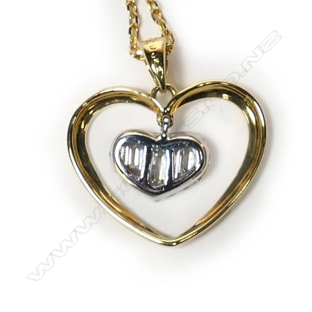 18CT YELLOW GOLD & DIAMOND PENDANT Image 1++