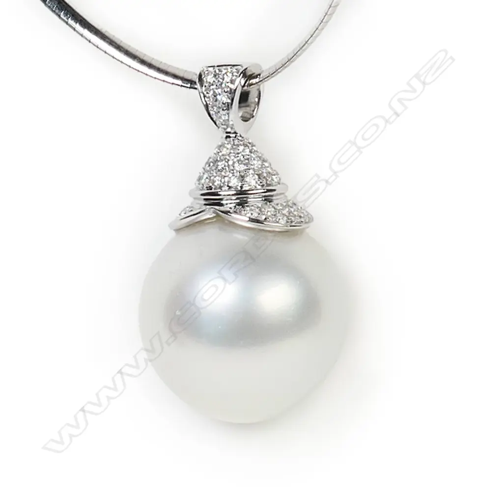 #A large south seas pearl pendant on 18ct white gold omega necklace Image 1++