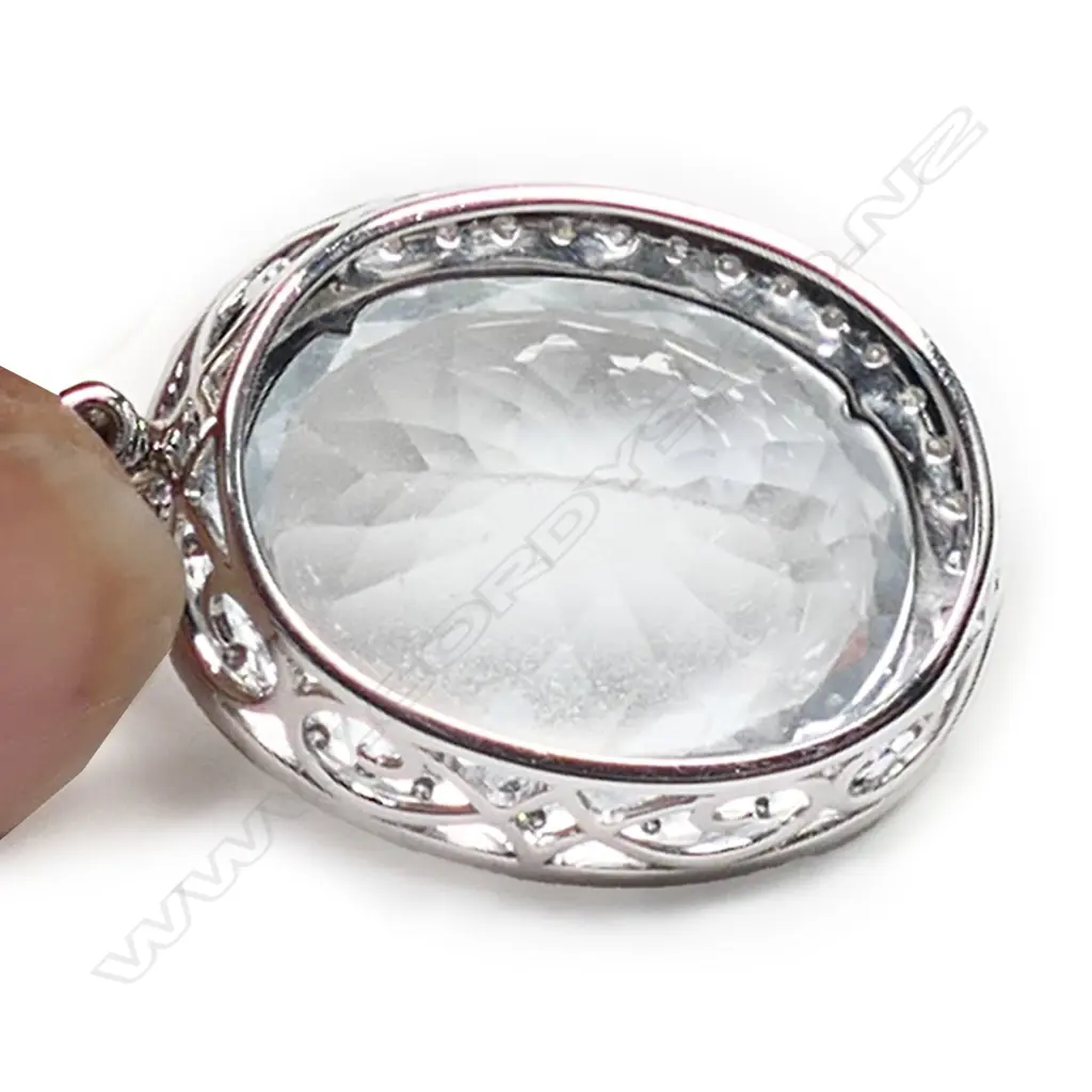 A 14ct white gold, aquamarine and diamond necklace, Image 1++