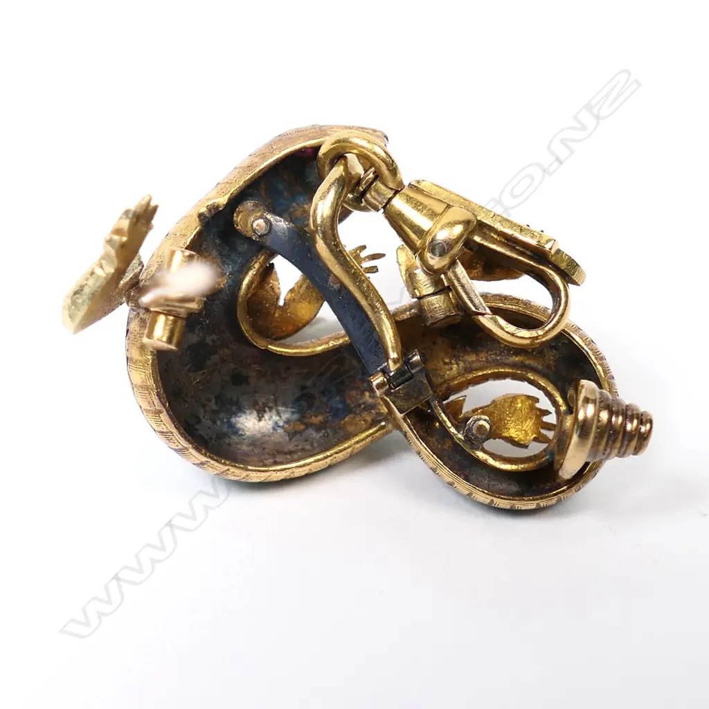 A vintage 18ct gold green enameled lizard pendant/brooch, Image 1++