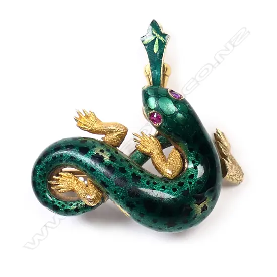 A vintage 18ct gold green enameled lizard pendant/brooch,