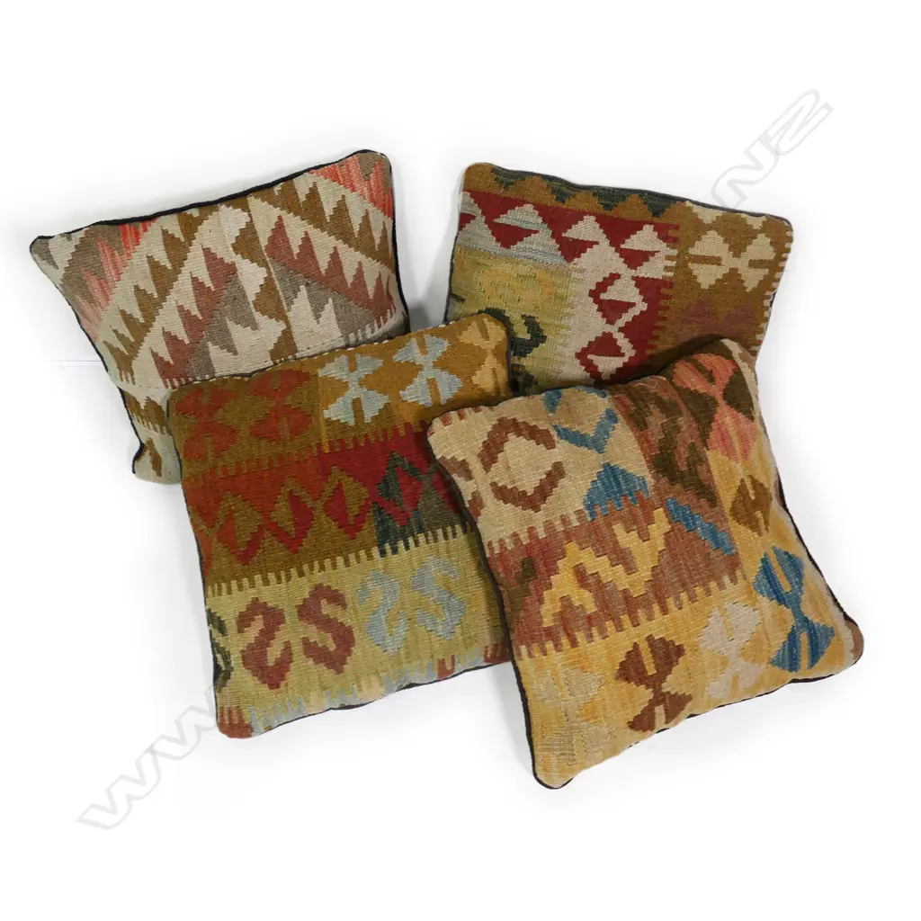 Four scatter cushions with Turkish kilim faces, Image 1++