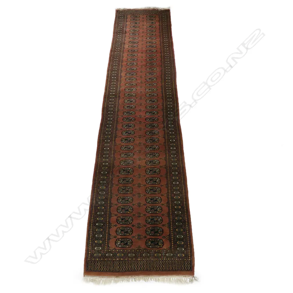 A Pakistani hand knotted runner, Image 1++