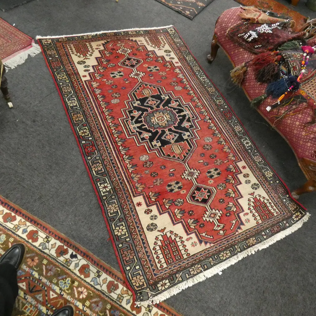 An Iranian Hamadan hand knotted rug, Image 1++