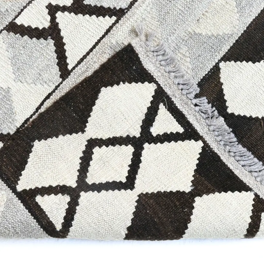 An Afghan kilim, Image 1++