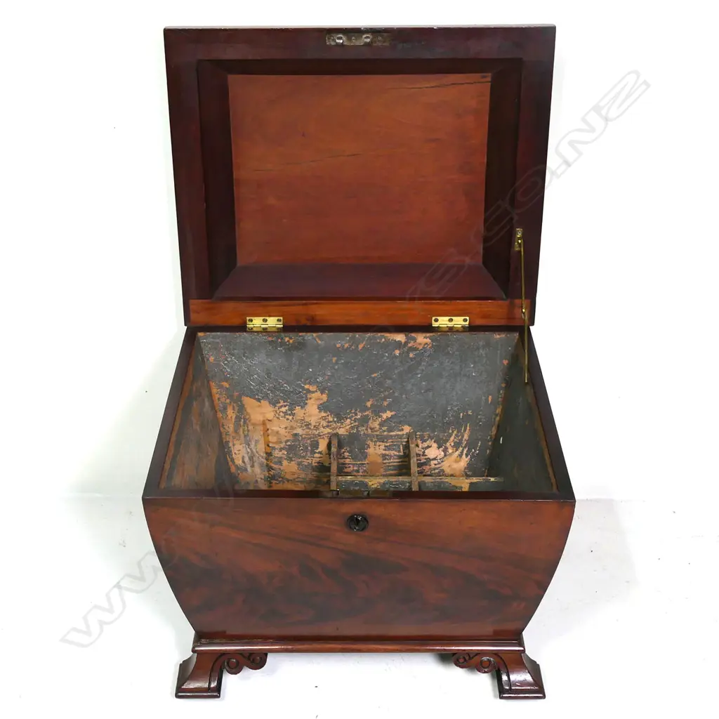 A Regency mahogany cellarette, Image 1++