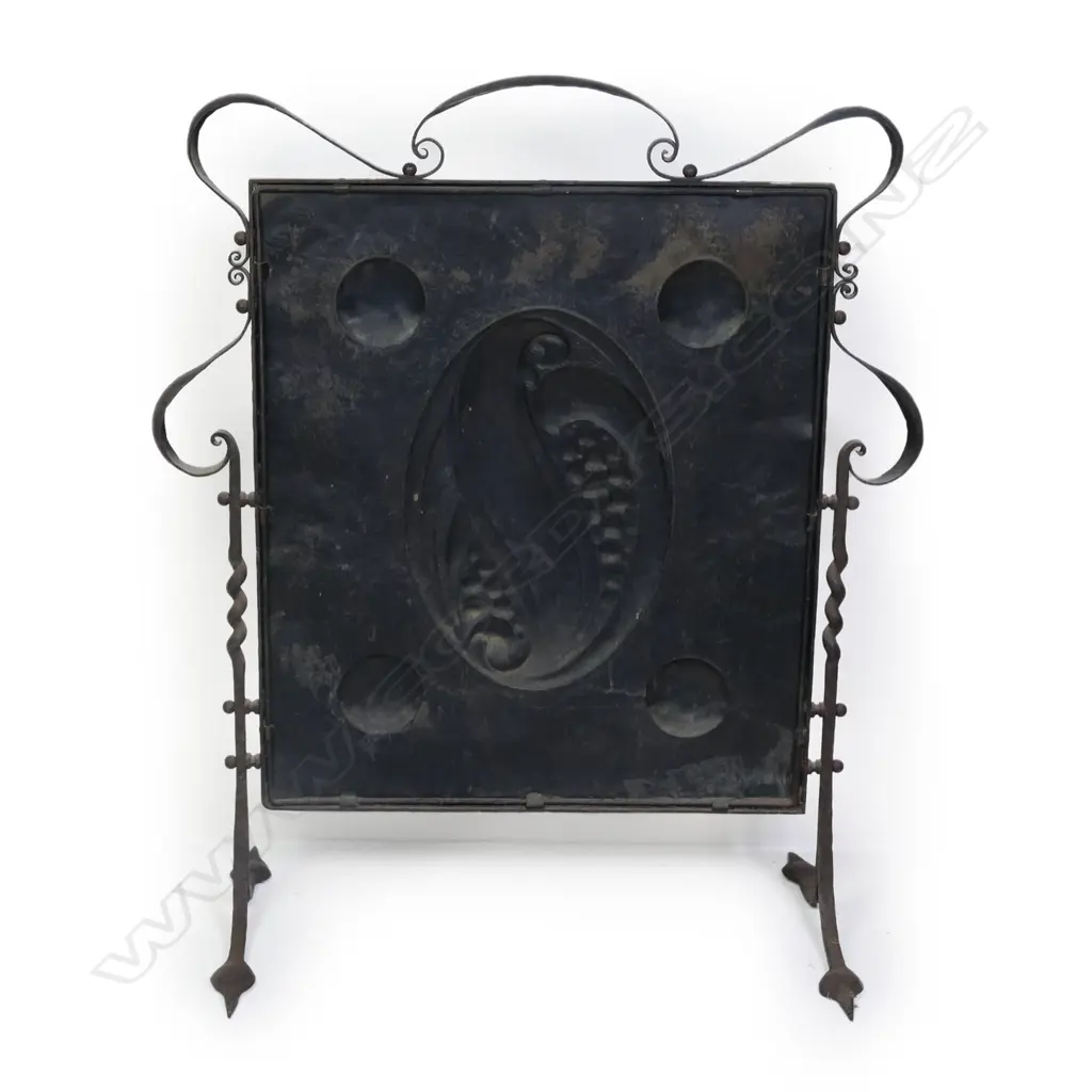 A copper and iron Art Nouveau fire screen, Image 1++