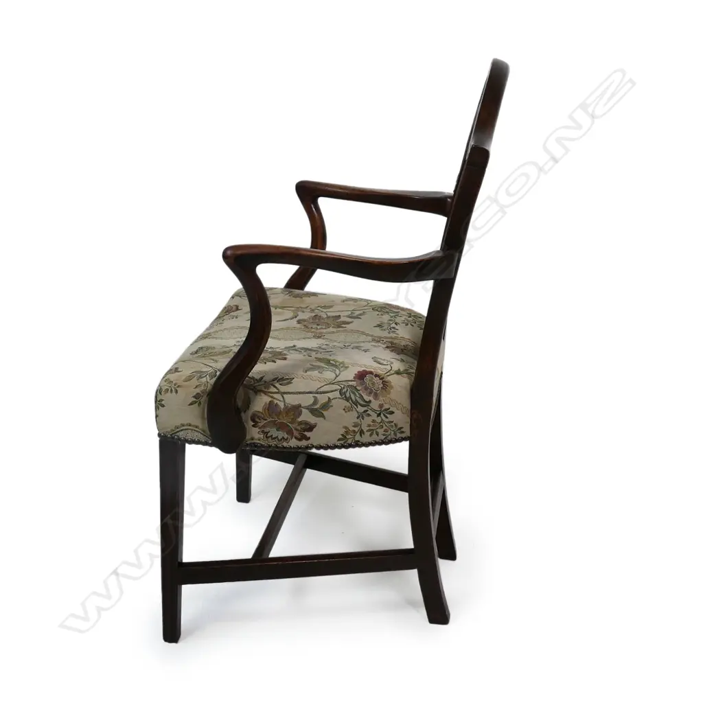 A pair of 19th Century mahogany Hepplewhite style carver chairs, Image 1++