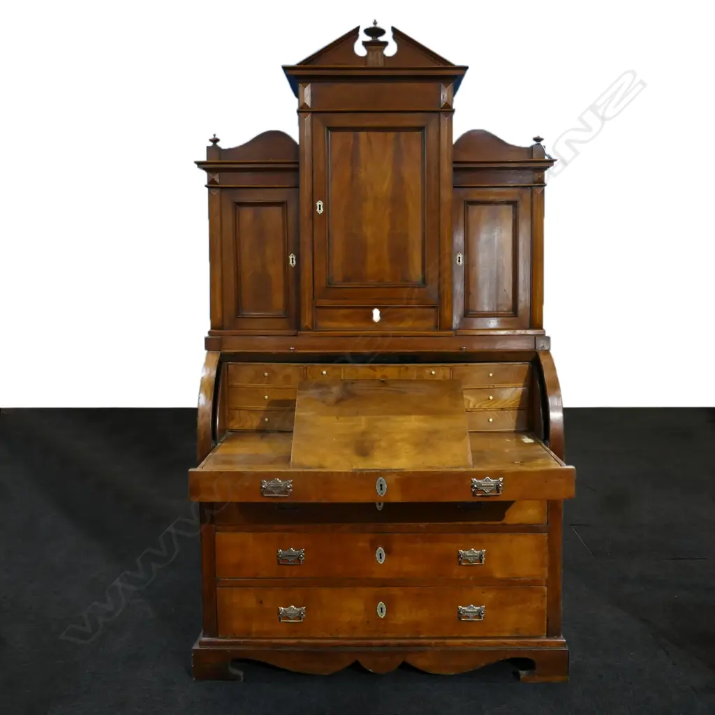 A 19thC oak and mahogany cabinet on secretaire chest, Image 1++