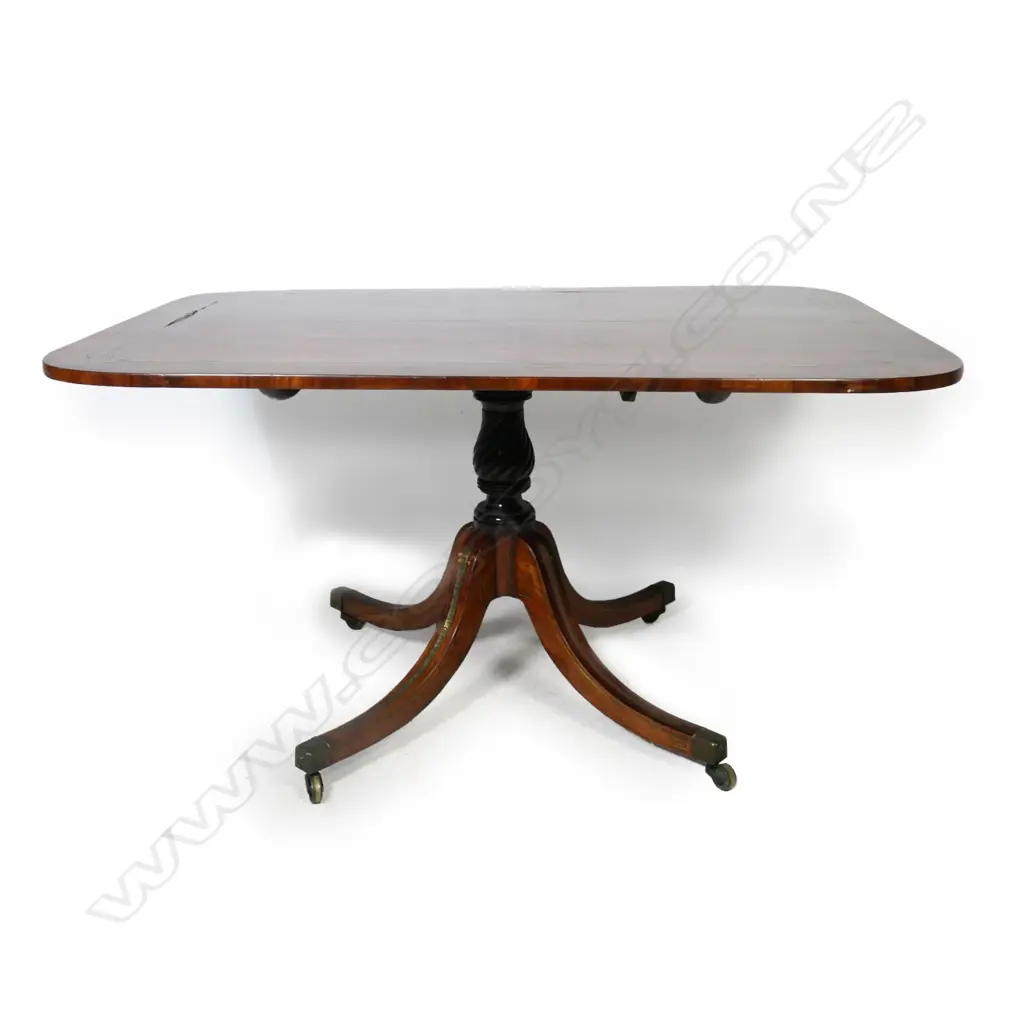 A quality Regency flame mahogany pedestal breakfast table, Image 1++