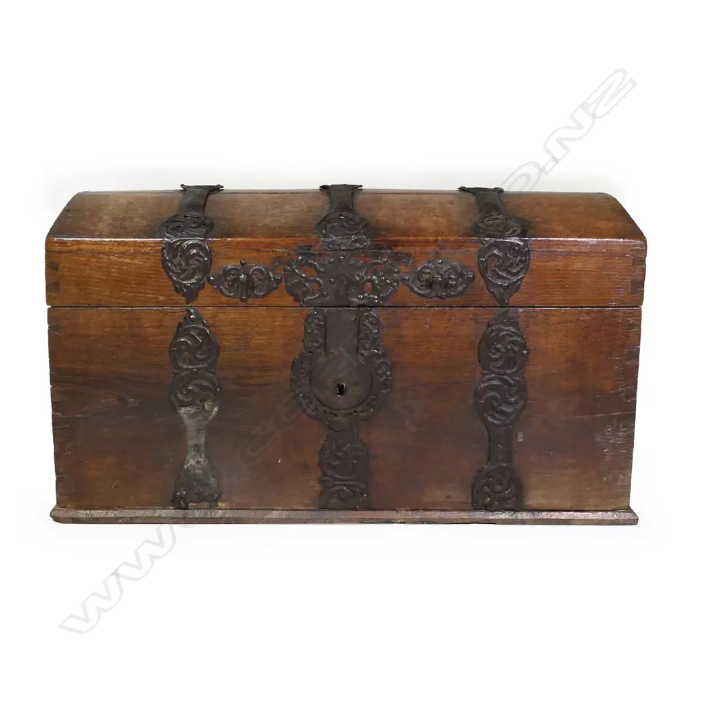 An impressive 19thC Spanish oak chest, Image 1++