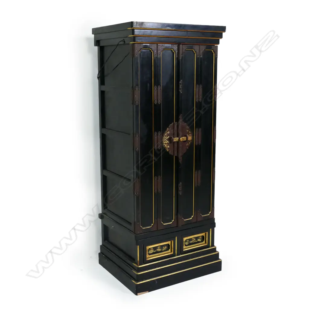 An 20thC Japanese black lacquer house shrine, Image 1++