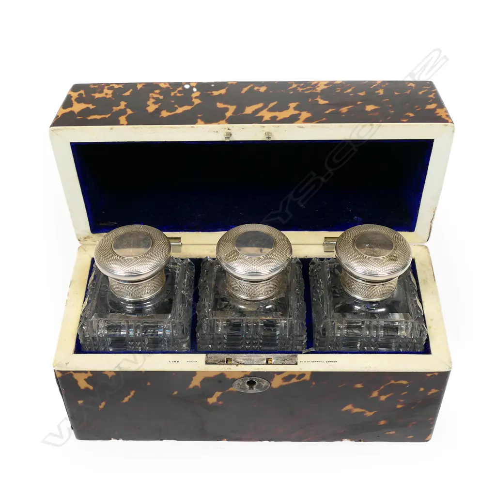 A Victorian tortoiseshell boxed three perfume bottle set, Image 1++
